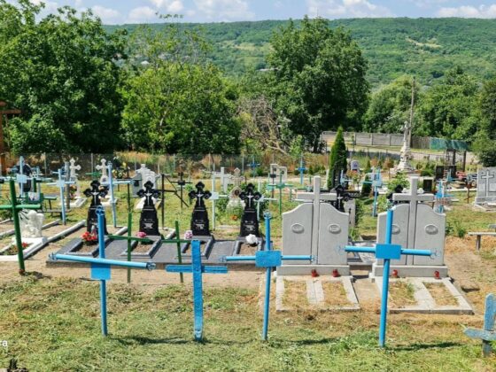 Astăzi, 15.07.2026, s-au efectuat lucrările de cosire a ierbii din cimitirul localității